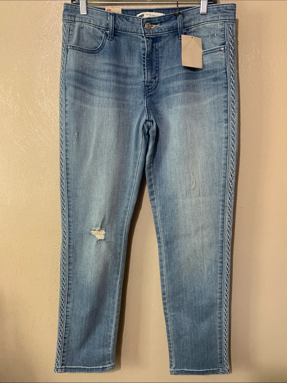 Levi's size 12/31 Light Blue Cropped Jeans with Side Stitch Detail NWT